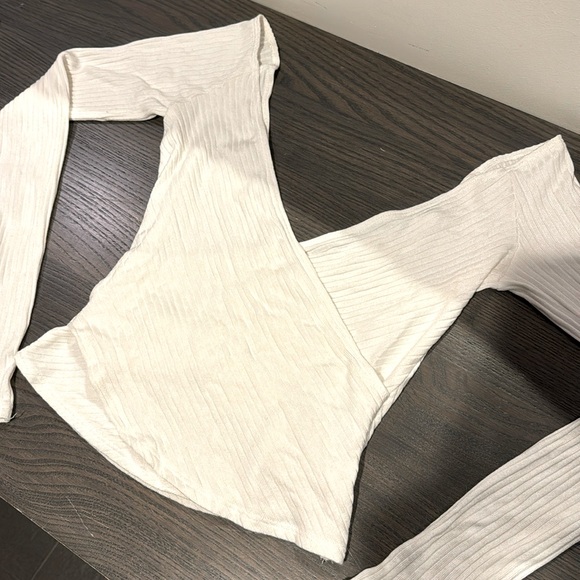 Reformation faux wrap knit top off the shoulder white long sleeve size small - Picture 7 of 7